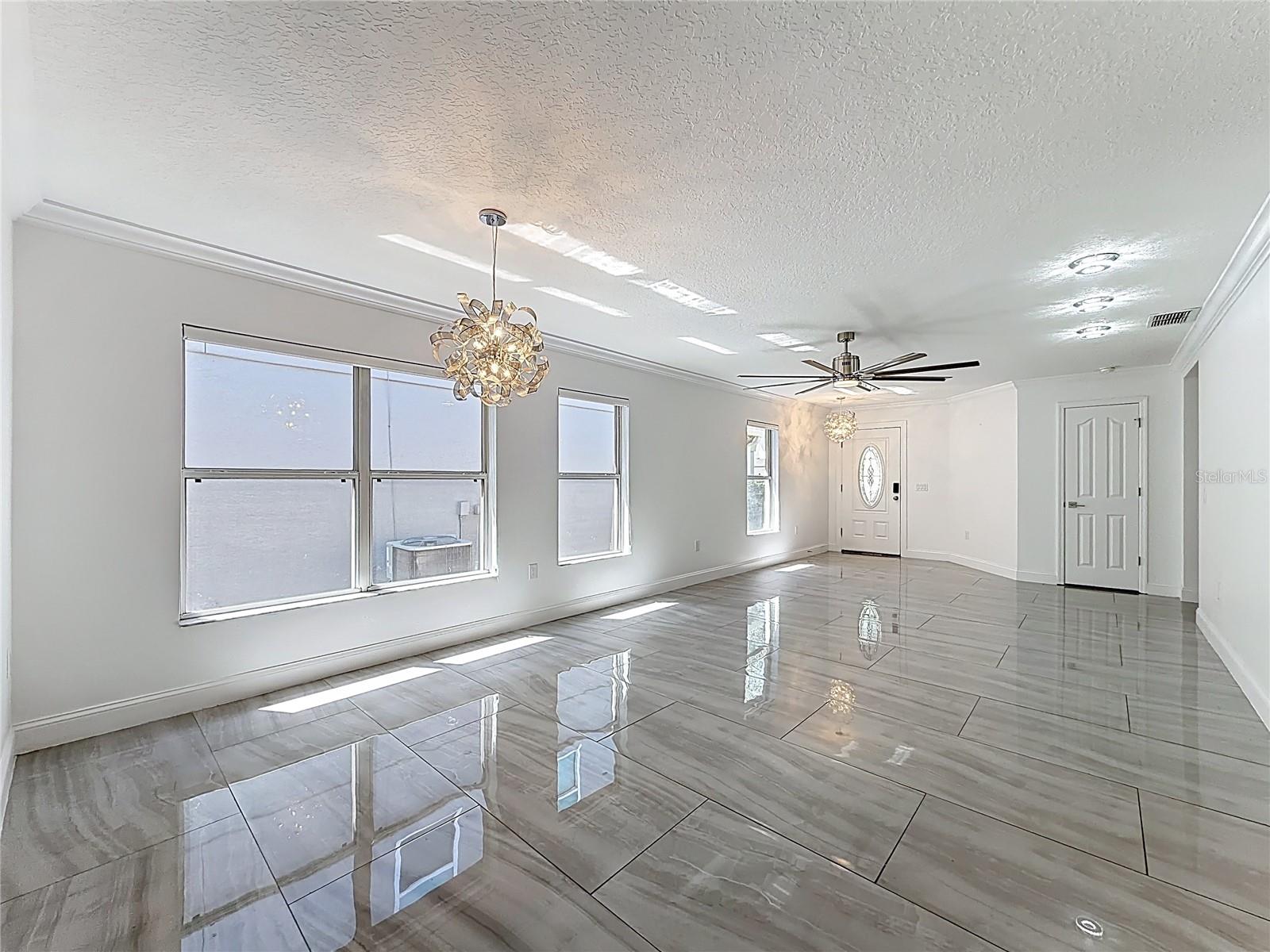 Image 14 of 55 For 12844 Oulton Circle