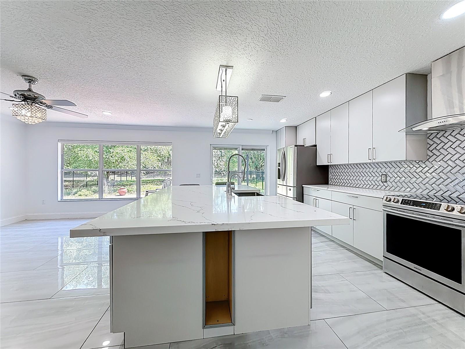 Image 16 of 55 For 12844 Oulton Circle