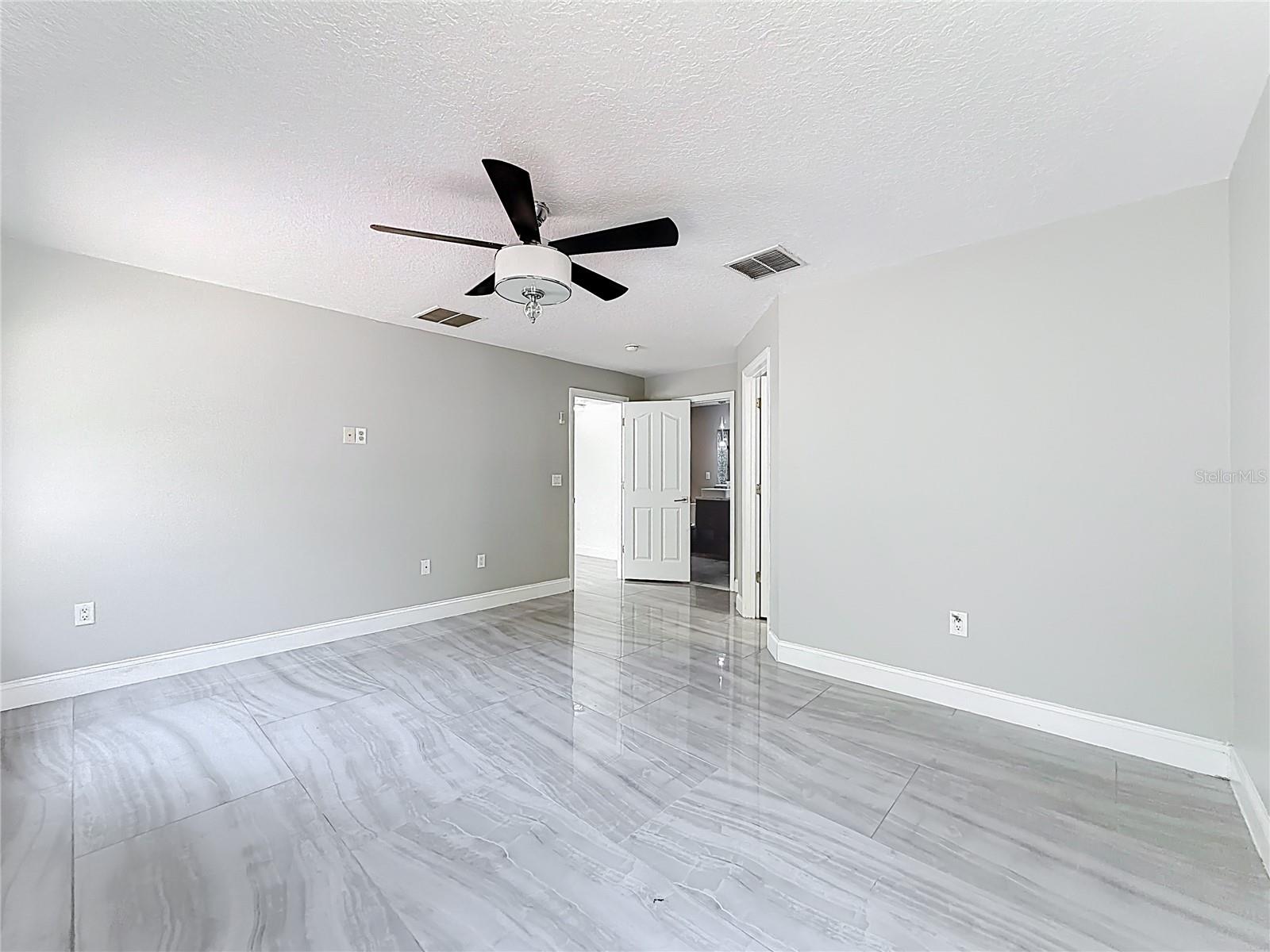 Image 37 of 55 For 12844 Oulton Circle