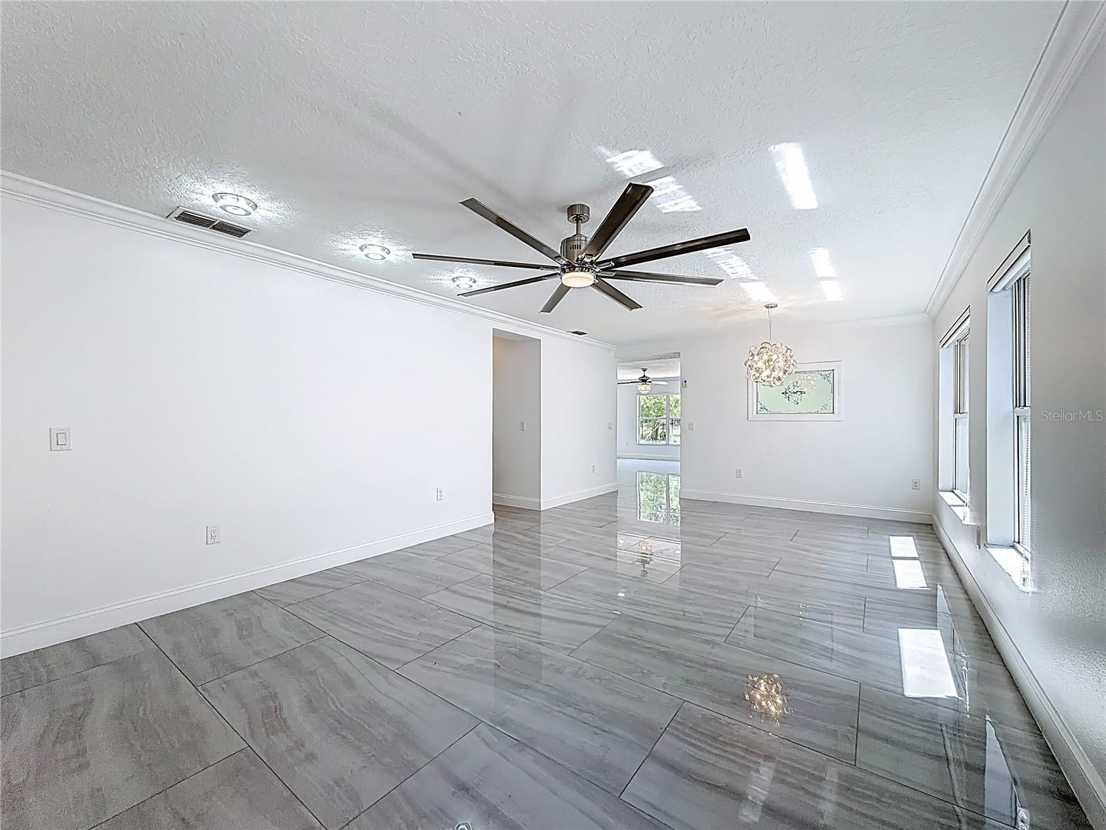 Image 7 of 55 For 12844 Oulton Circle