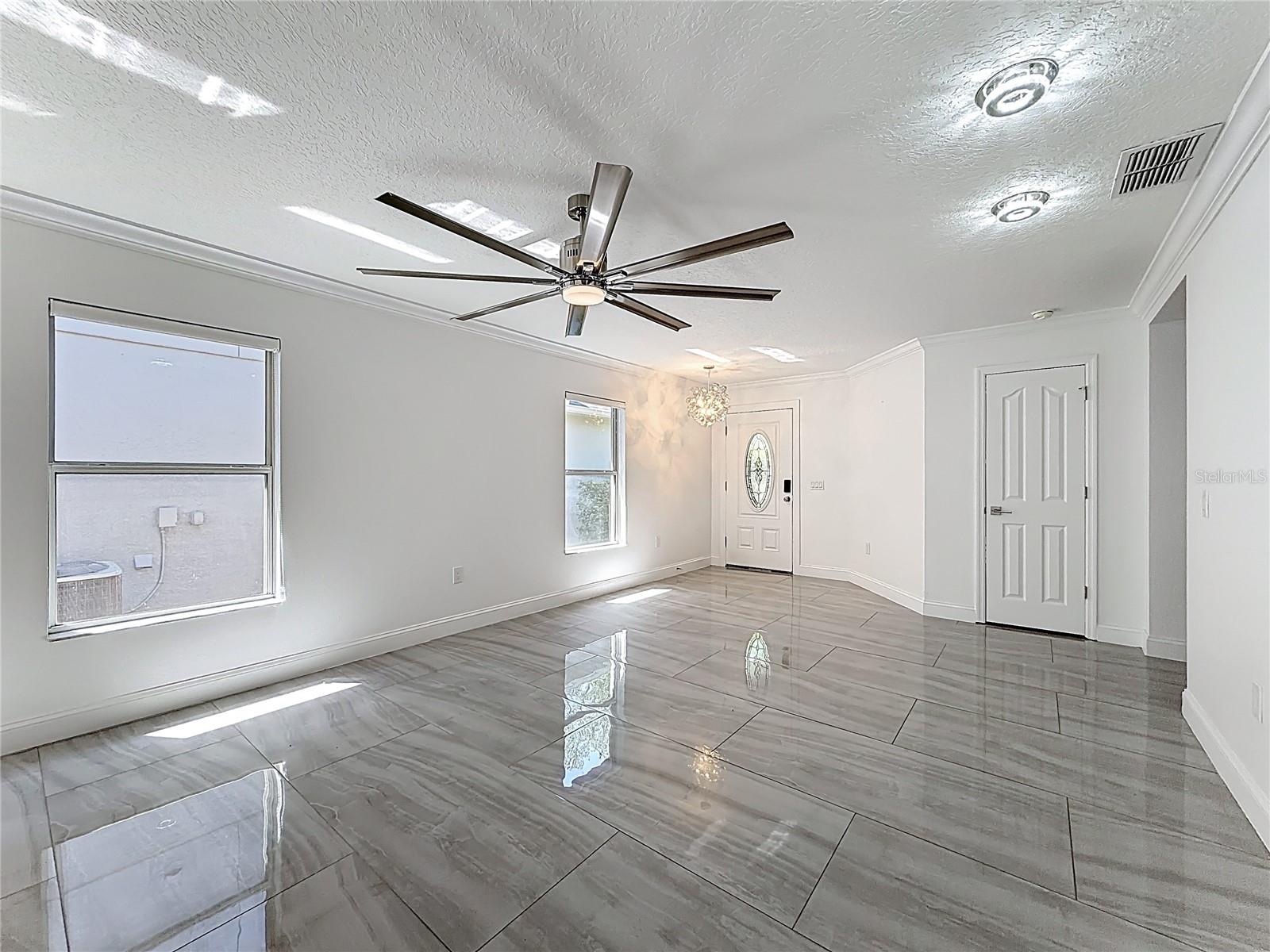 Image 9 of 55 For 12844 Oulton Circle