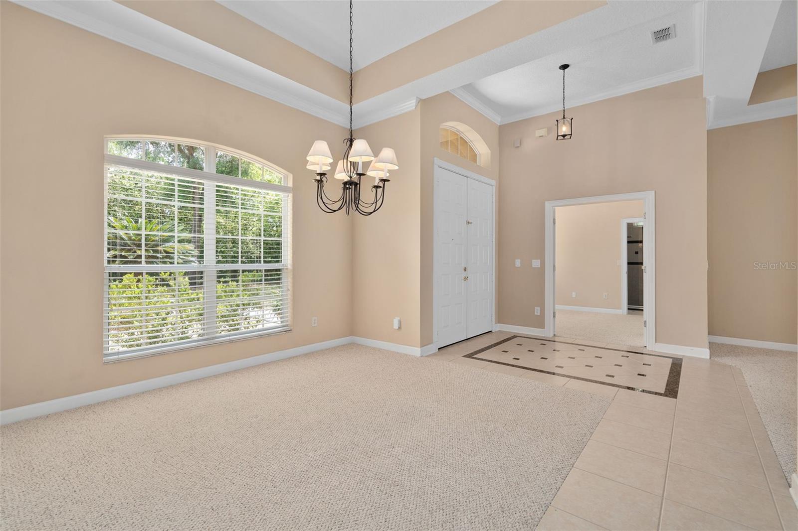 Image 10 of 59 For 386 Chinahill Court