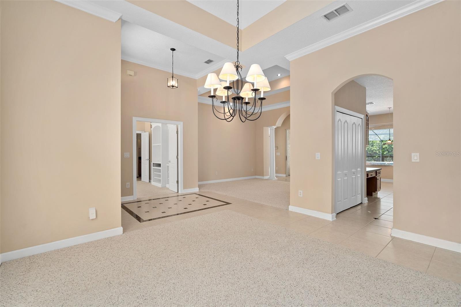 Image 16 of 59 For 386 Chinahill Court