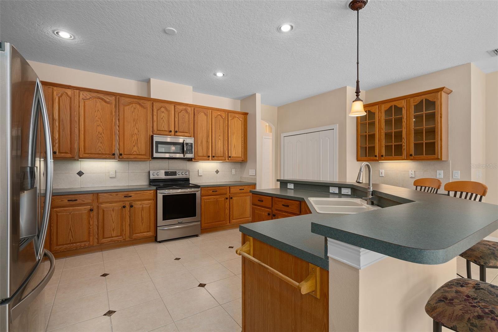 Image 19 of 59 For 386 Chinahill Court