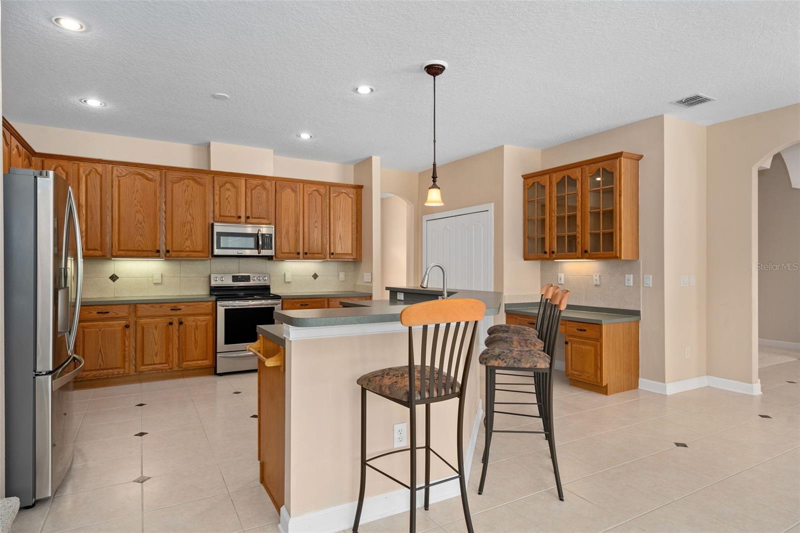 Image 20 of 59 For 386 Chinahill Court