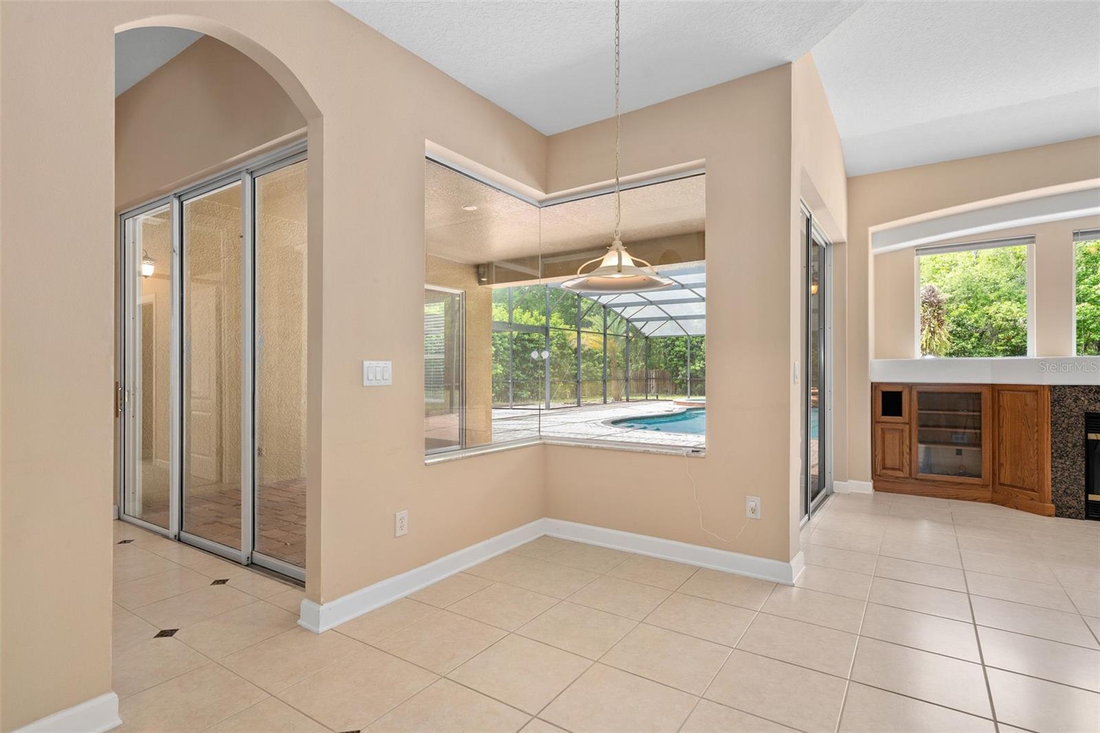 Image 21 of 59 For 386 Chinahill Court