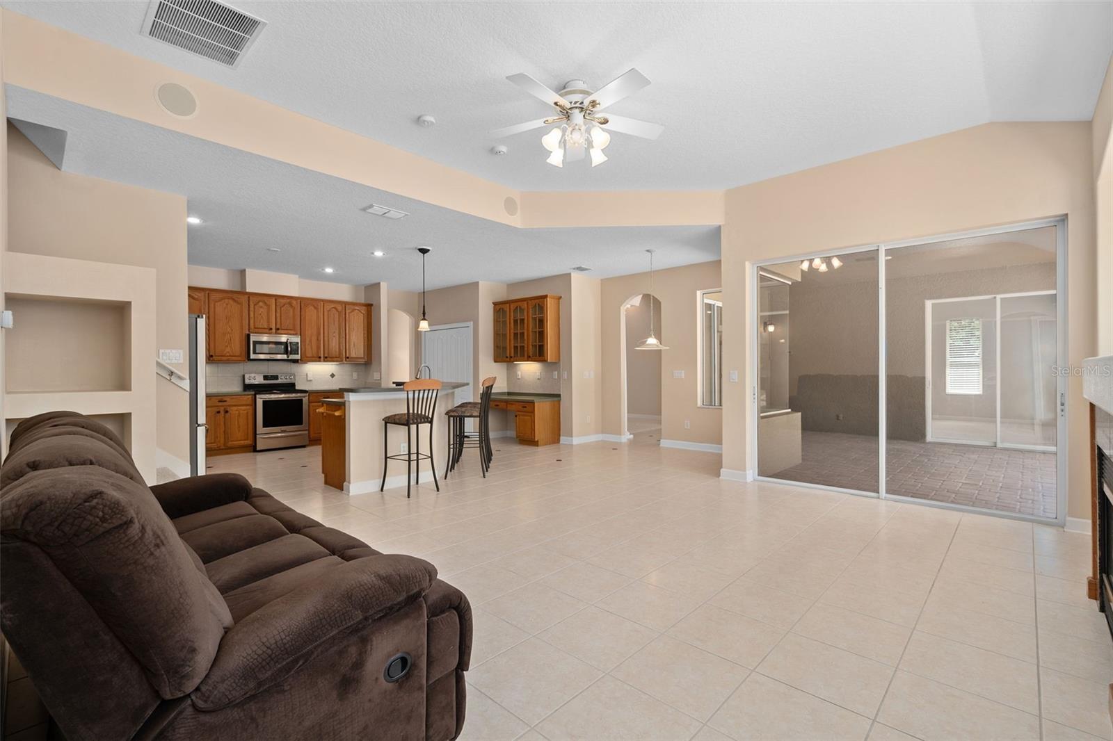 Image 24 of 59 For 386 Chinahill Court