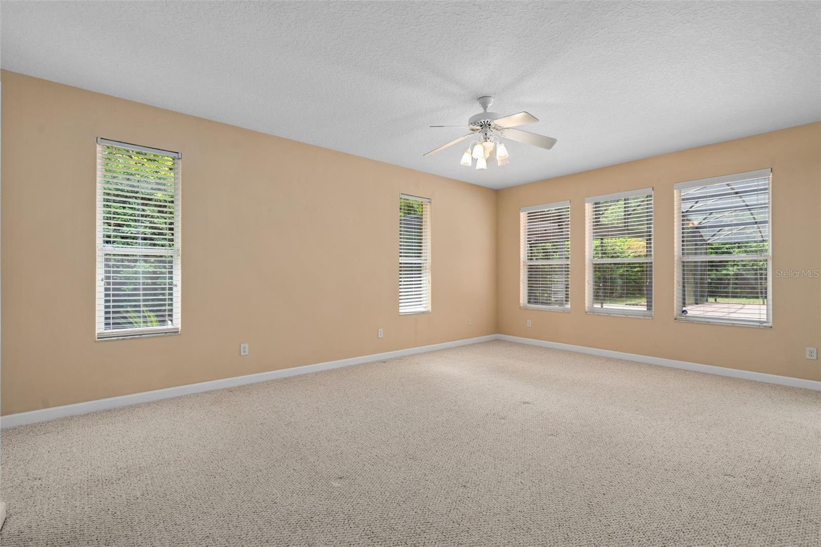 Image 26 of 59 For 386 Chinahill Court