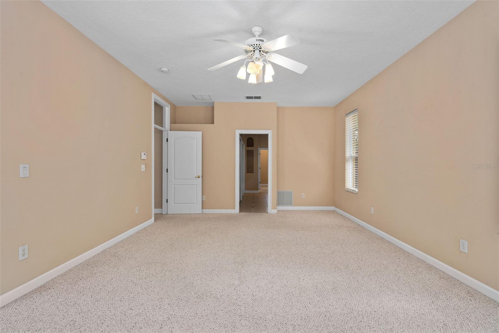 Image 27 of 59 For 386 Chinahill Court