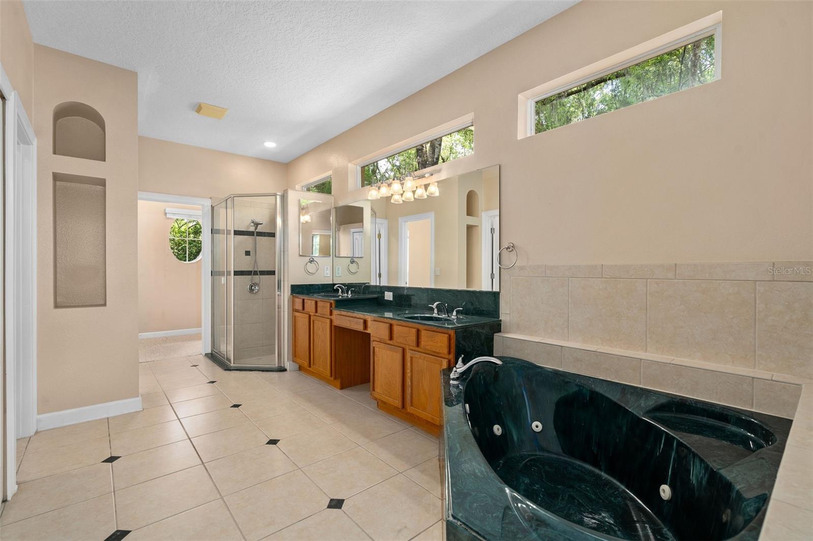 Image 28 of 59 For 386 Chinahill Court