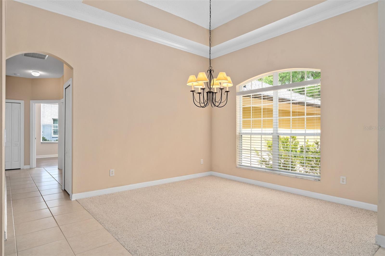 Image 31 of 59 For 386 Chinahill Court