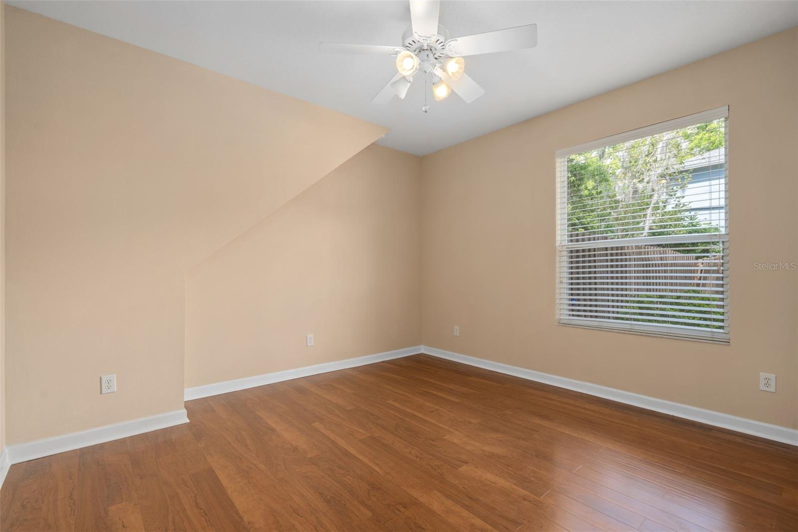 Image 35 of 59 For 386 Chinahill Court