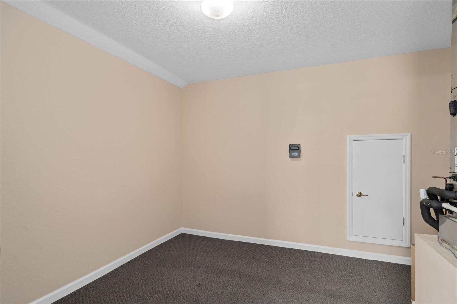 Image 43 of 59 For 386 Chinahill Court