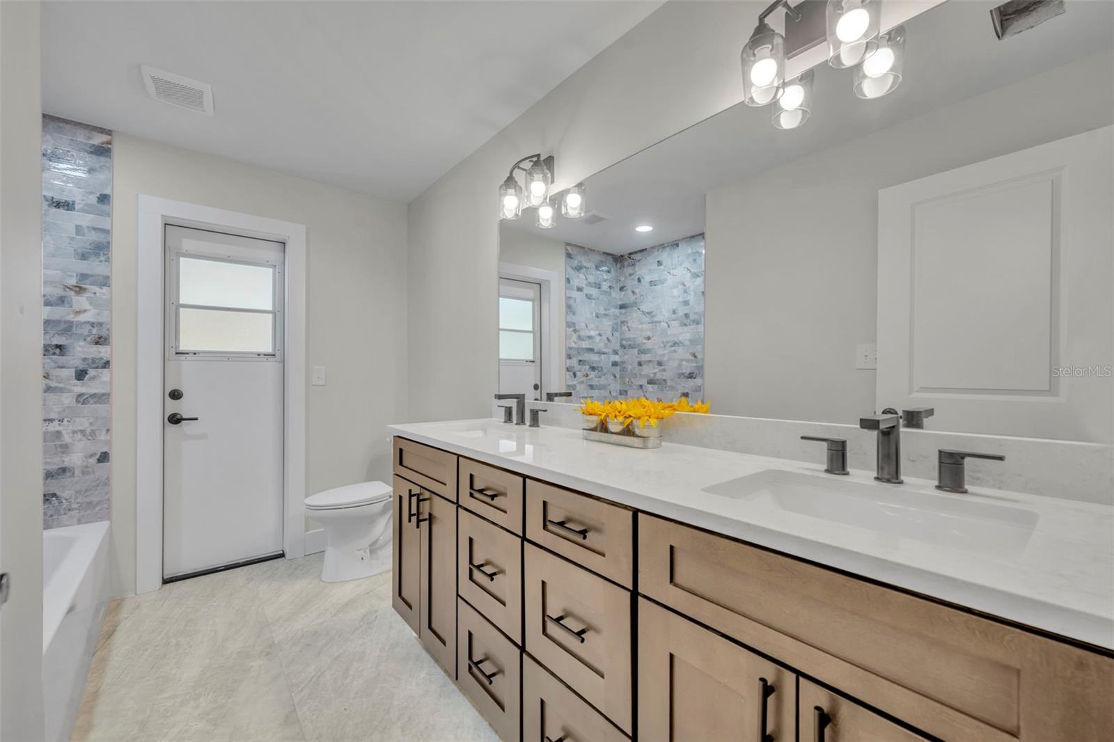 Image 32 of 44 For 1507 Golfside Drive