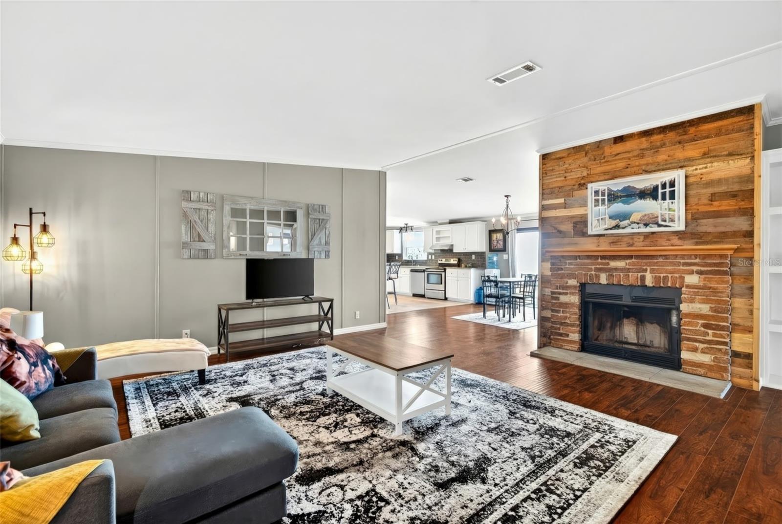 Image 8 of 40 For 16170 30th Lane