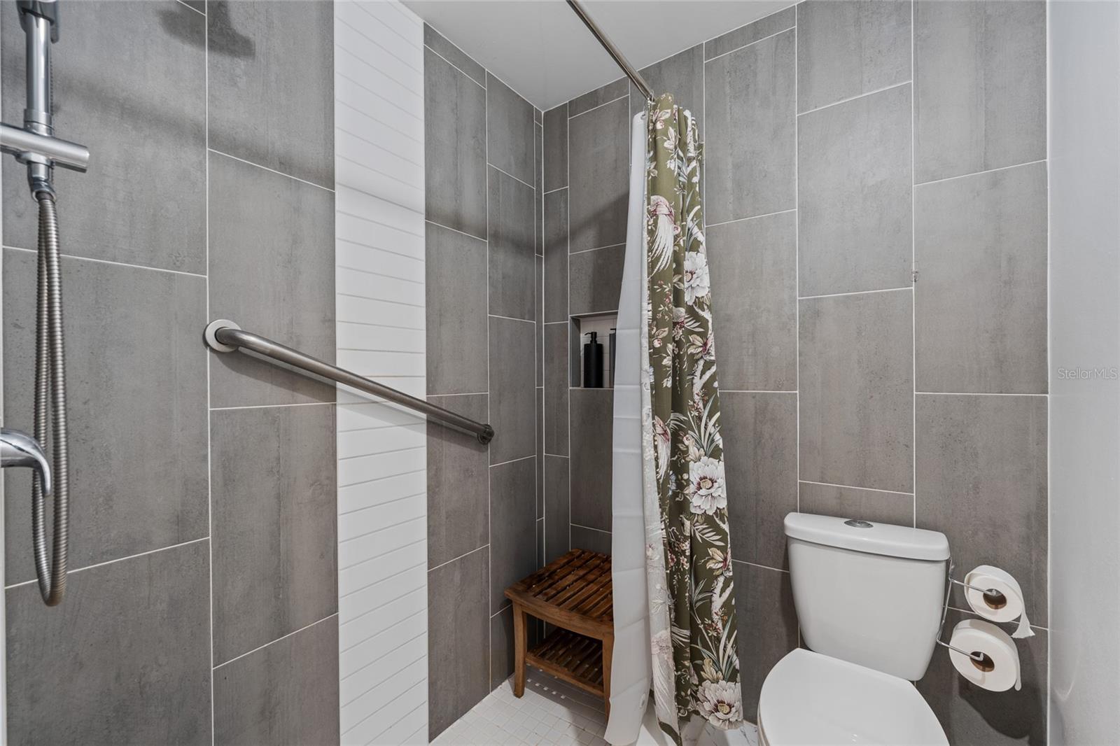 Image 19 of 29 For 5180 Lazy Oaks Drive 5180