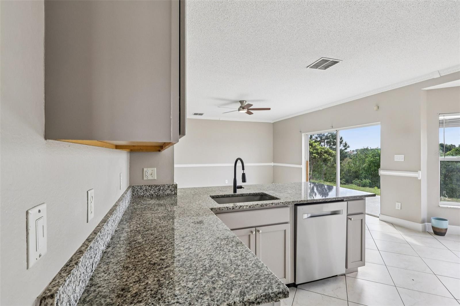 Image 14 of 36 For 7694 Country Run Parkway