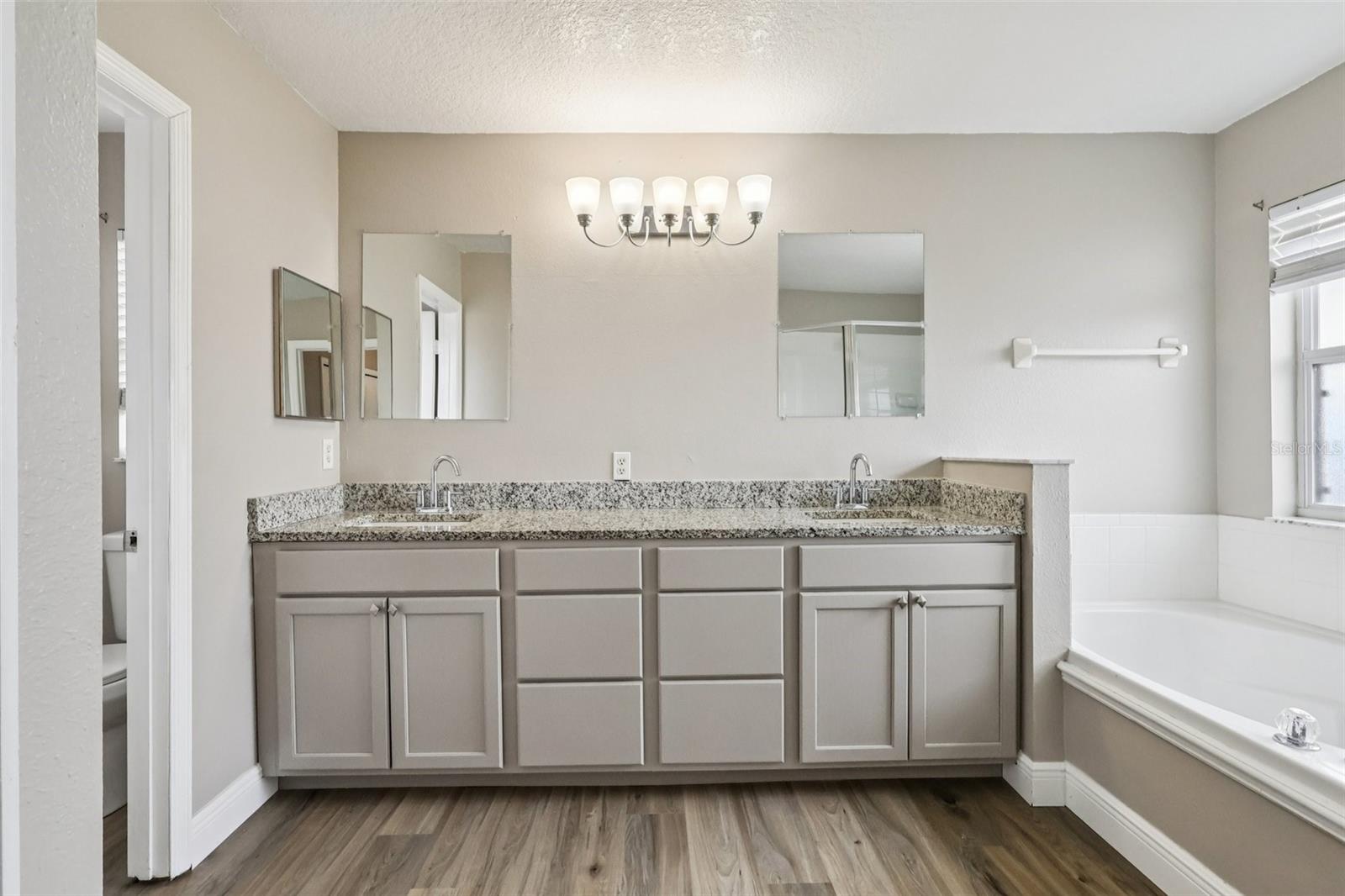 Image 23 of 36 For 7694 Country Run Parkway