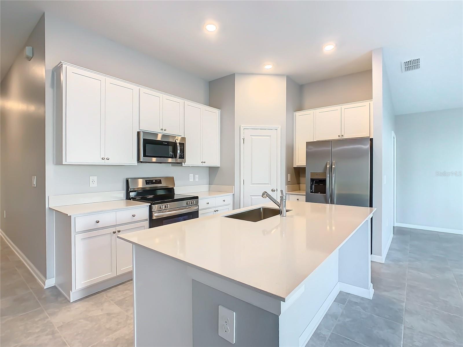 Image 10 of 35 For 1033 Holden Way