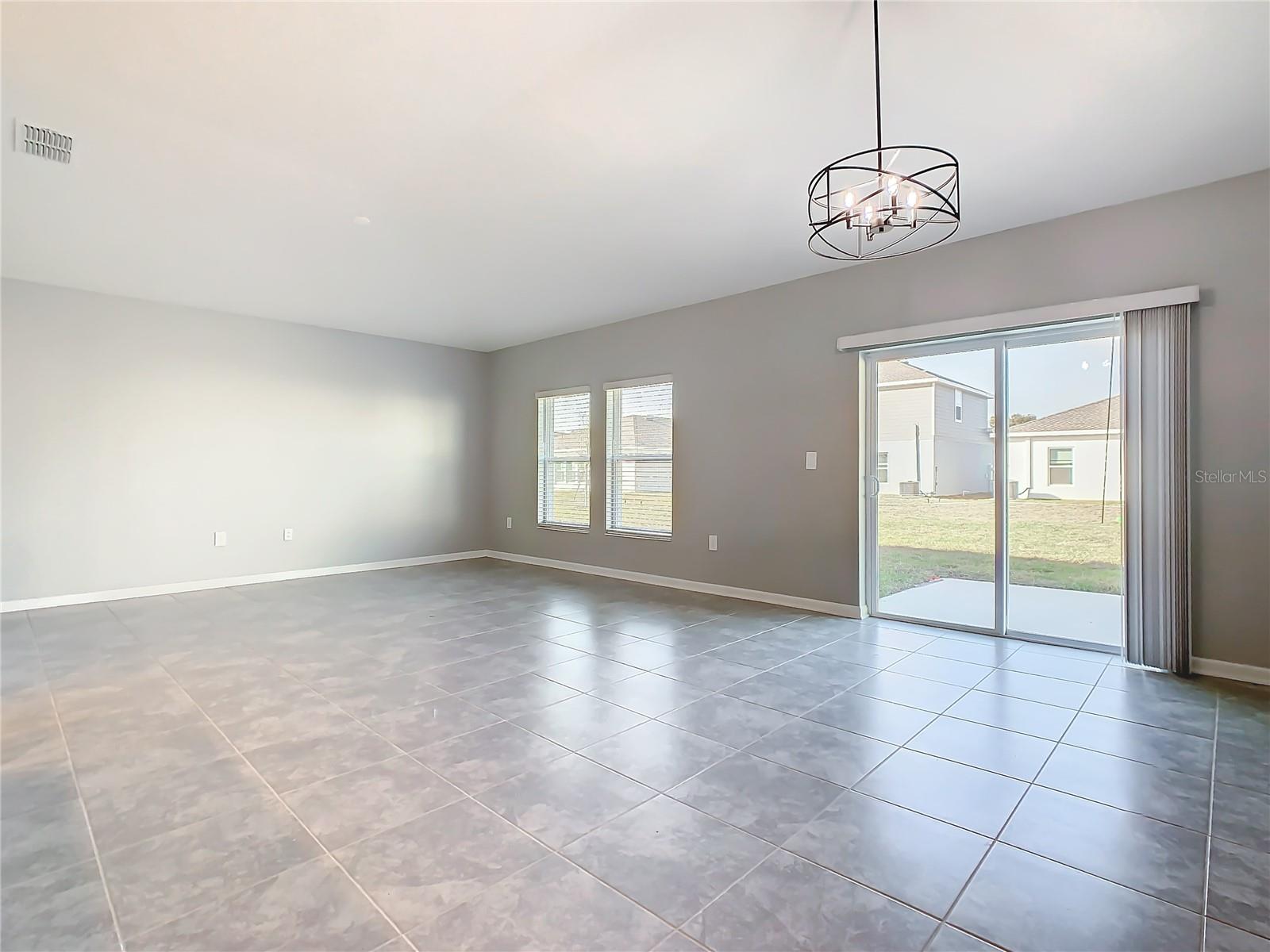 Image 12 of 35 For 1033 Holden Way