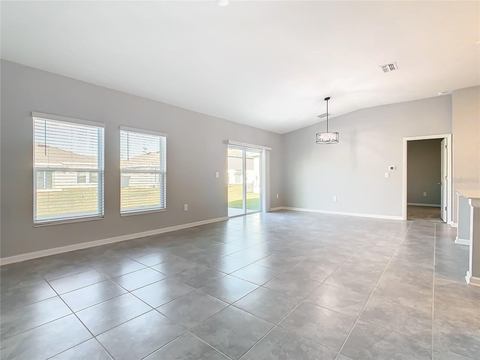 Image 17 of 35 For 1033 Holden Way