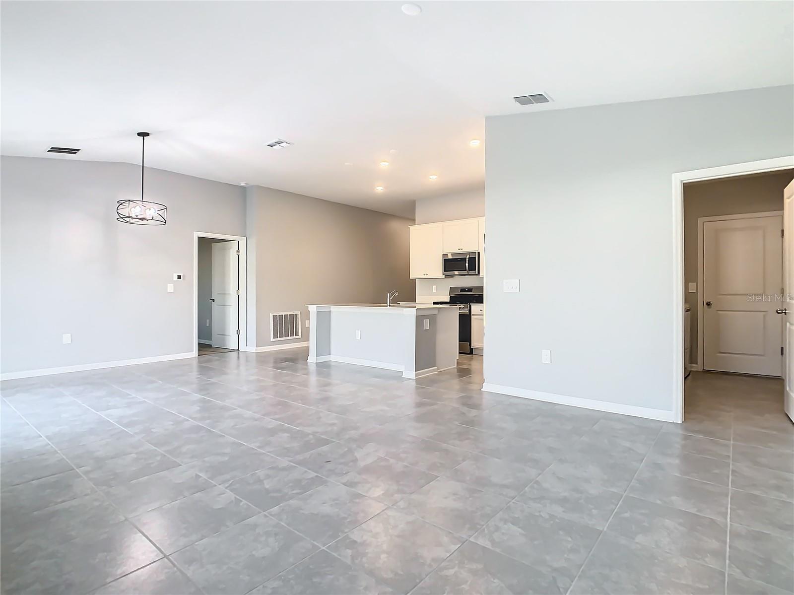 Image 18 of 35 For 1033 Holden Way