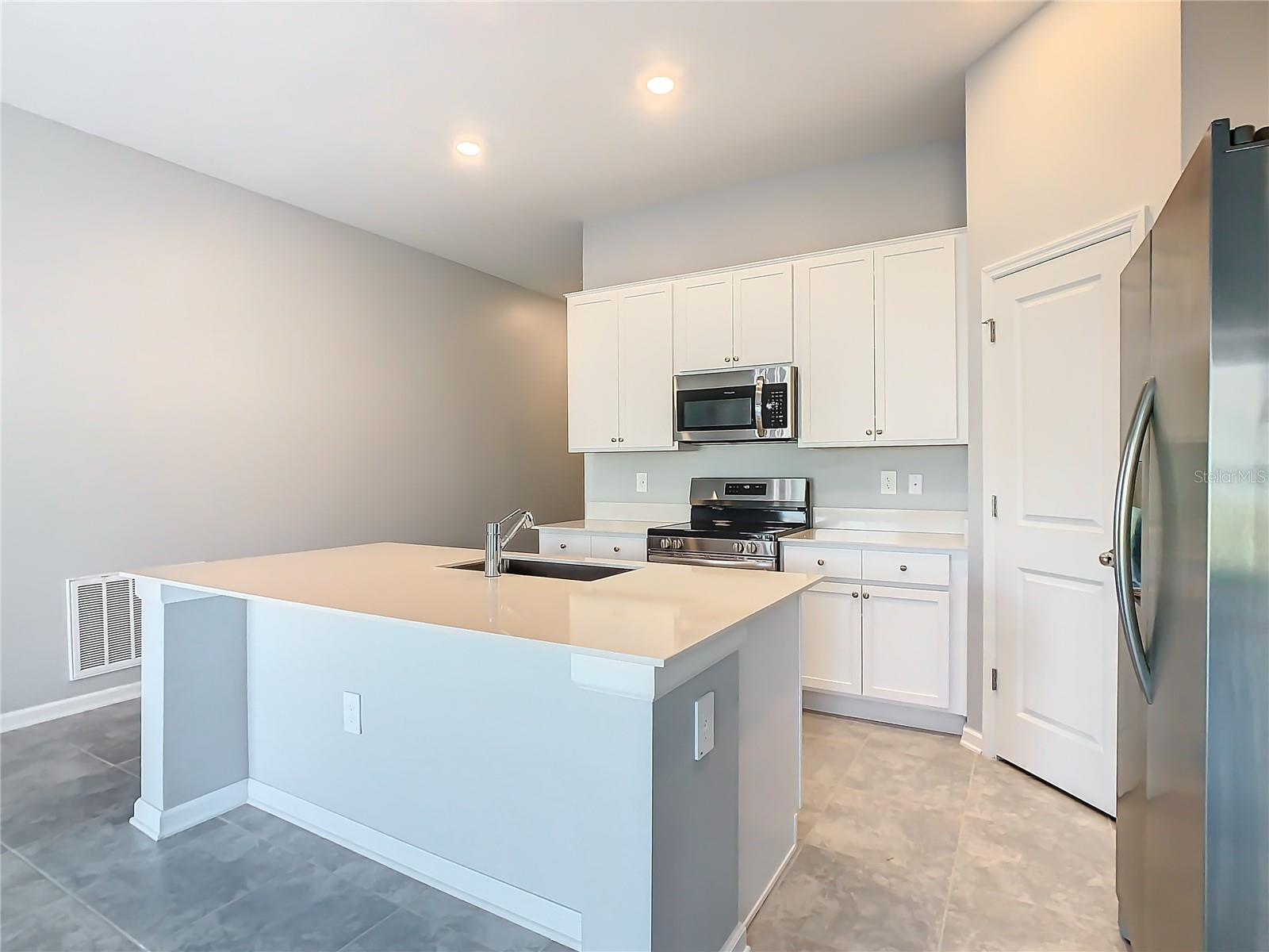 Image 5 of 35 For 1033 Holden Way