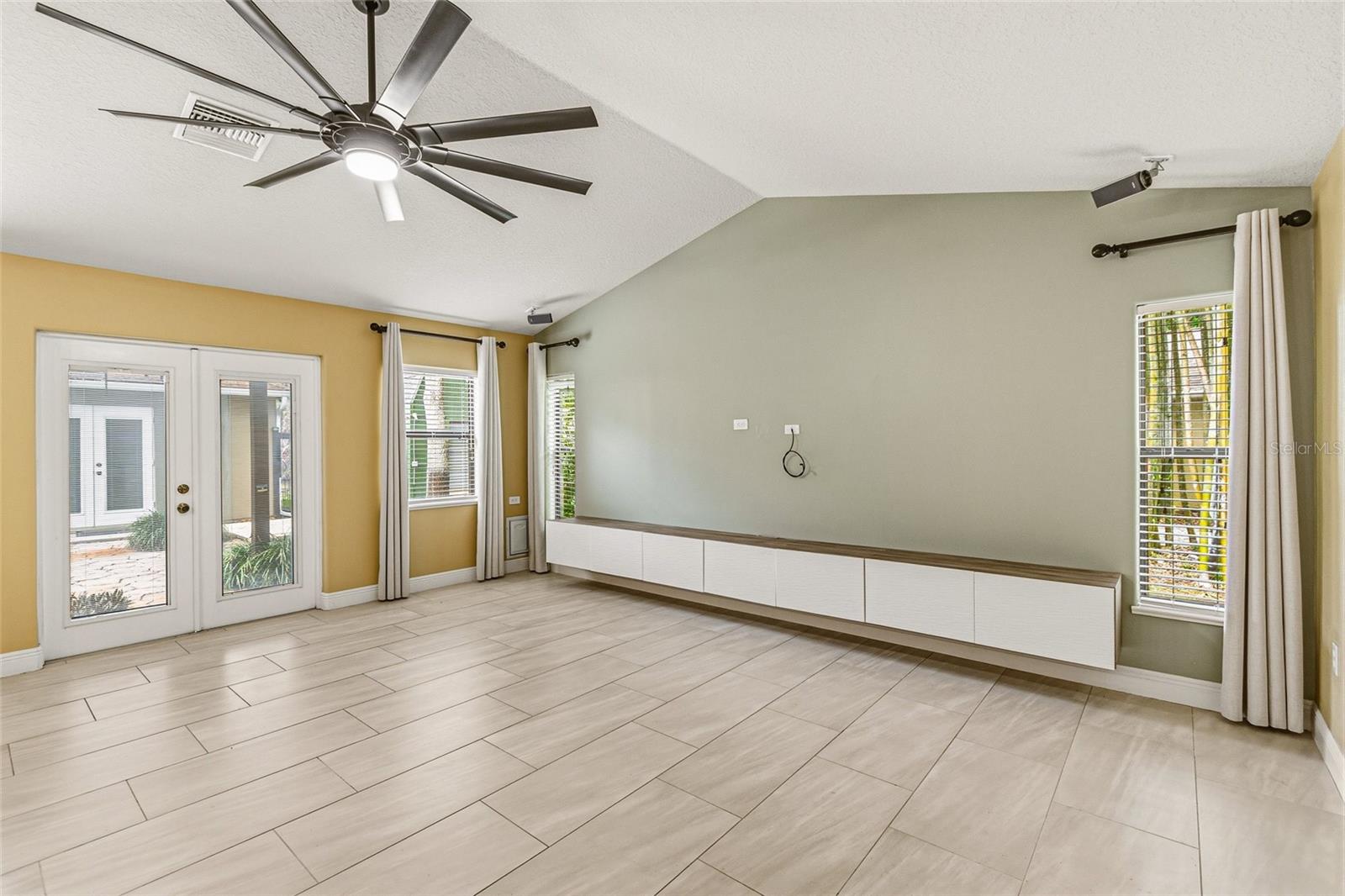 Image 20 of 50 For 4821 Falcon Boulevard