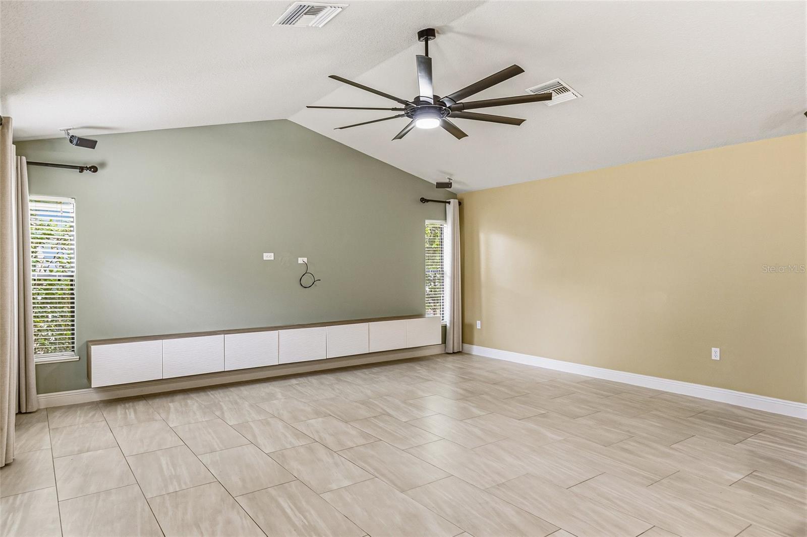 Image 21 of 50 For 4821 Falcon Boulevard