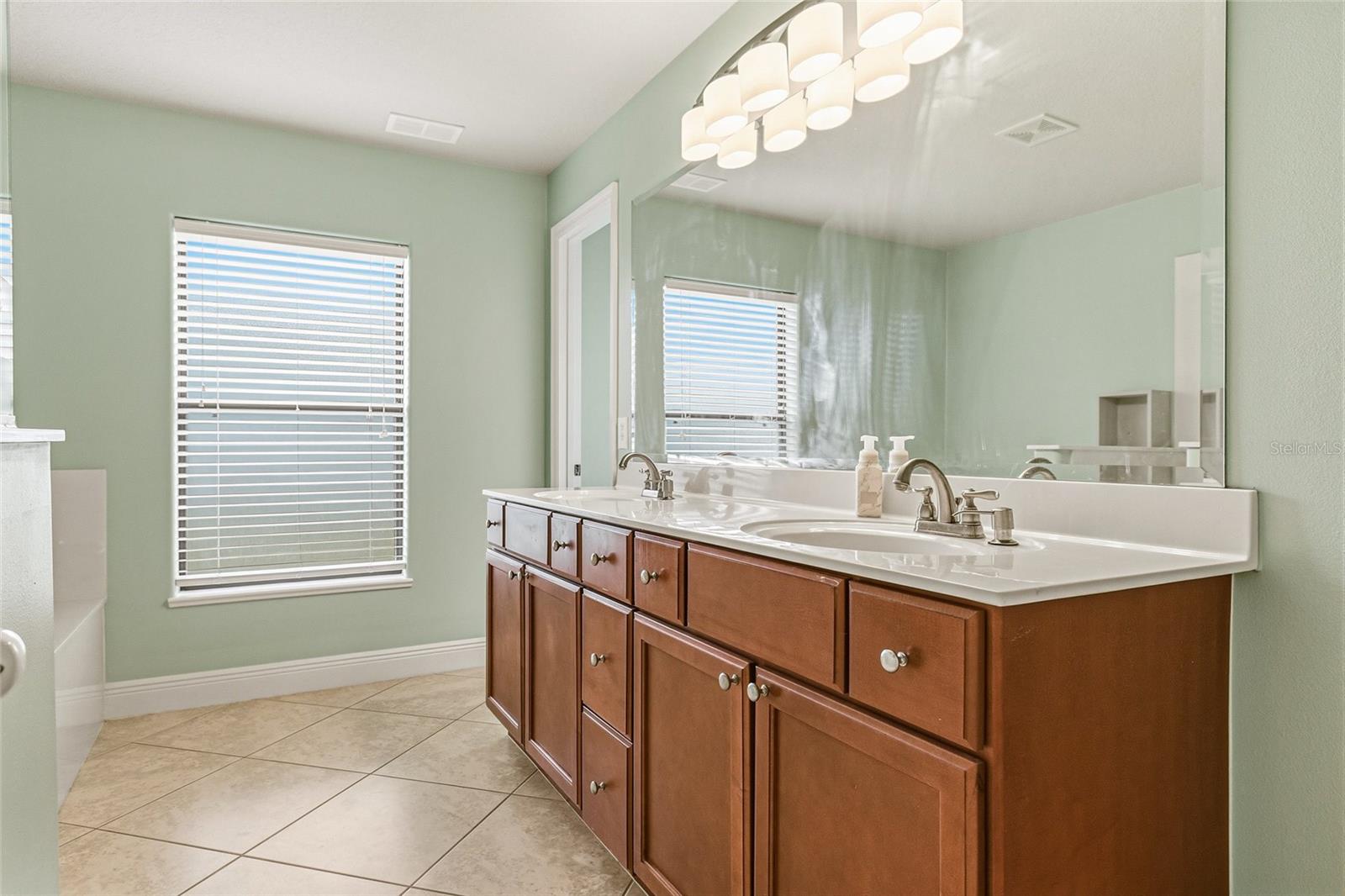 Image 27 of 50 For 4821 Falcon Boulevard