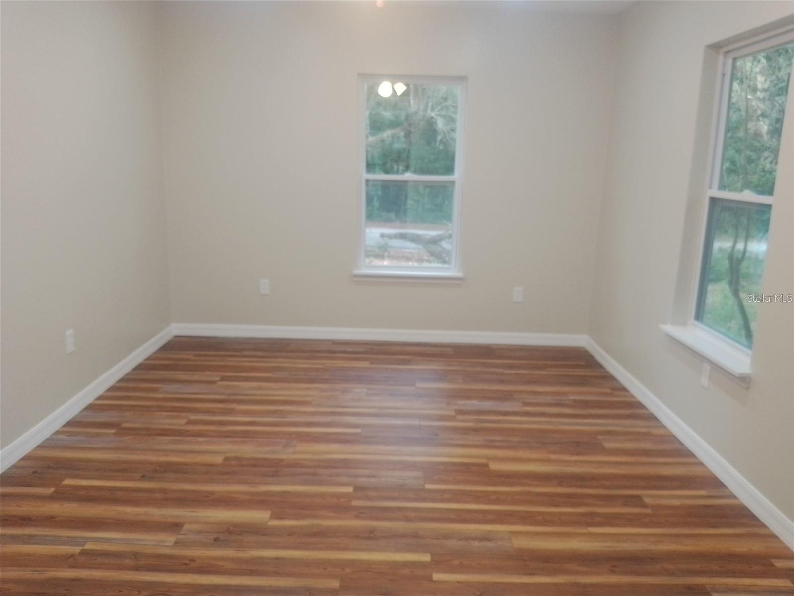 Image 11 of 21 For 19040 Ravenswood Road