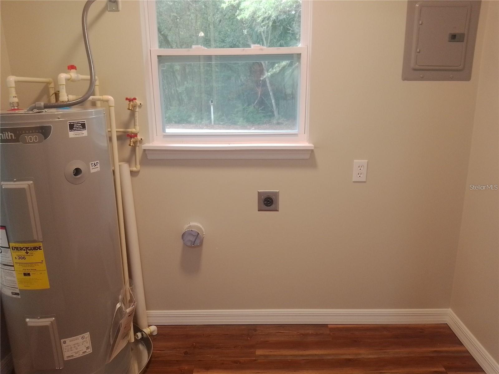 Image 9 of 21 For 19040 Ravenswood Road