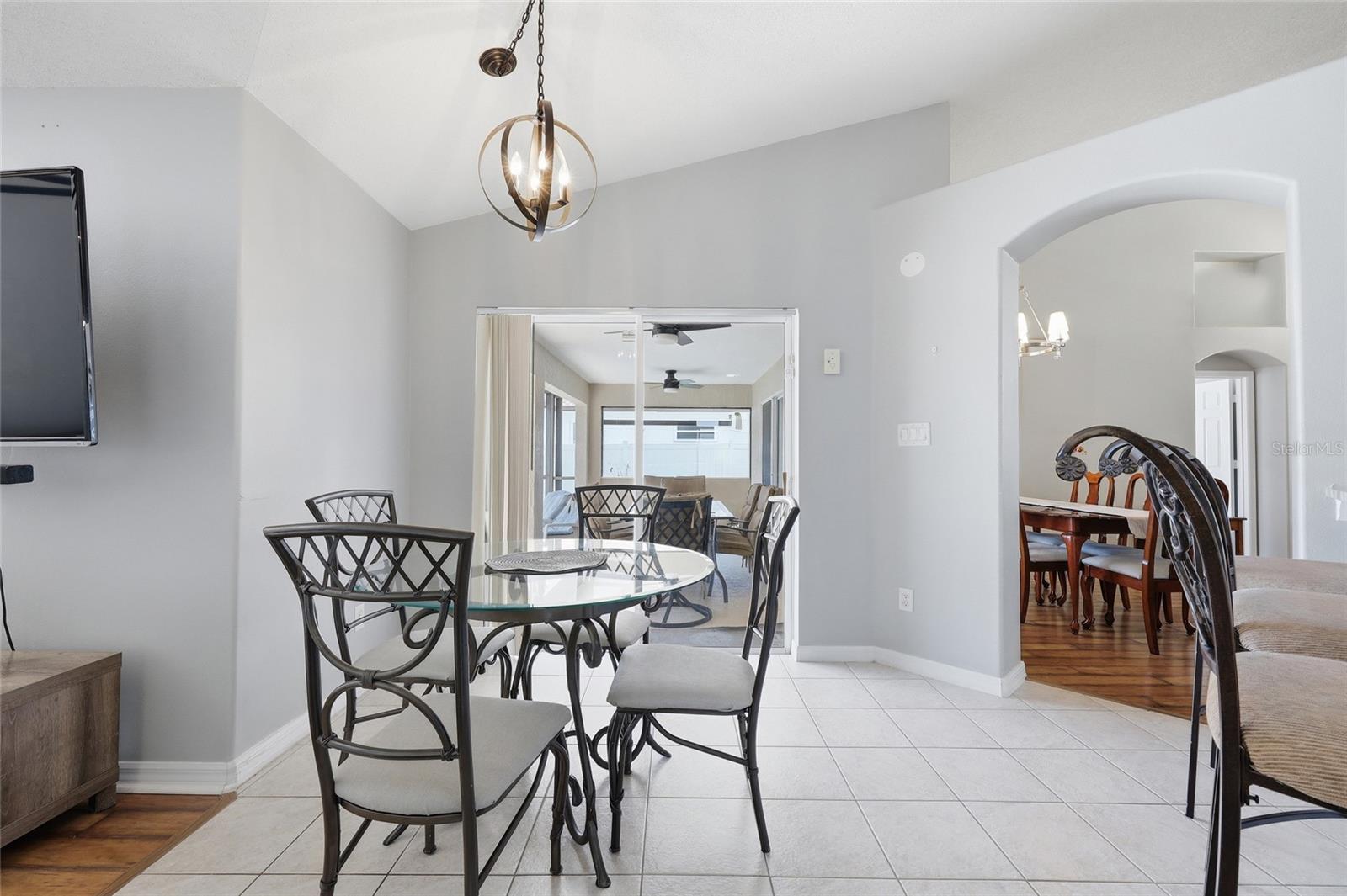 Image 18 of 51 For 3016 Samosa Hill Circle