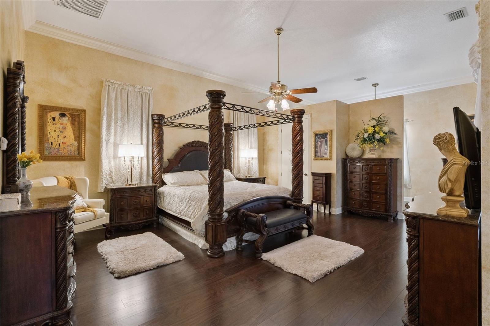 Listing photo id 9 for 1714 Cheryl Lane