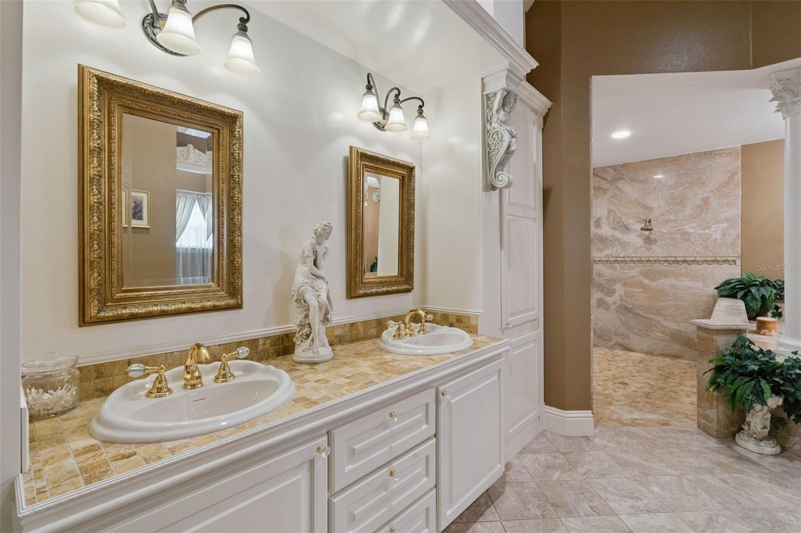 Listing photo id 12 for 1714 Cheryl Lane