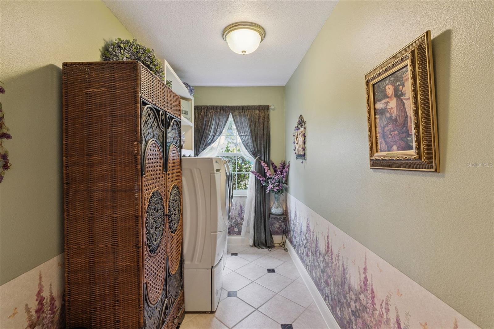 Listing photo id 24 for 1714 Cheryl Lane