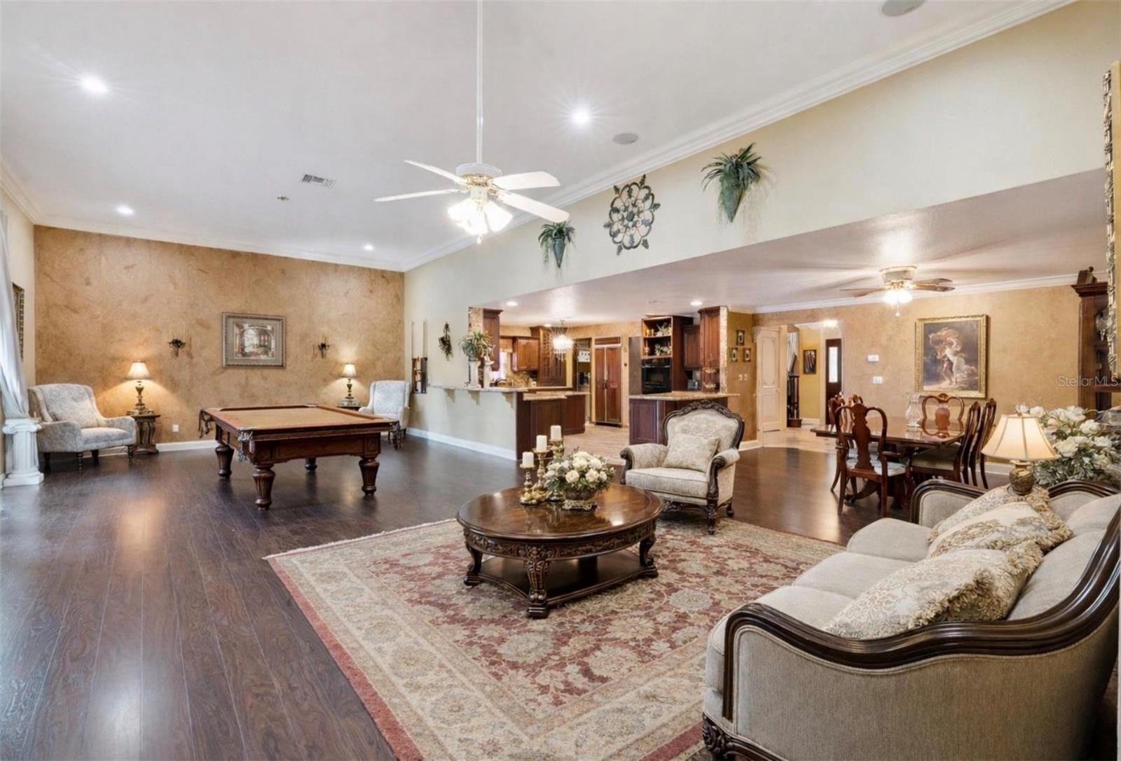 Listing photo id 3 for 1714 Cheryl Lane