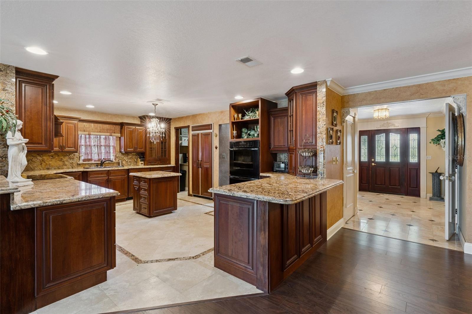 Listing photo id 6 for 1714 Cheryl Lane