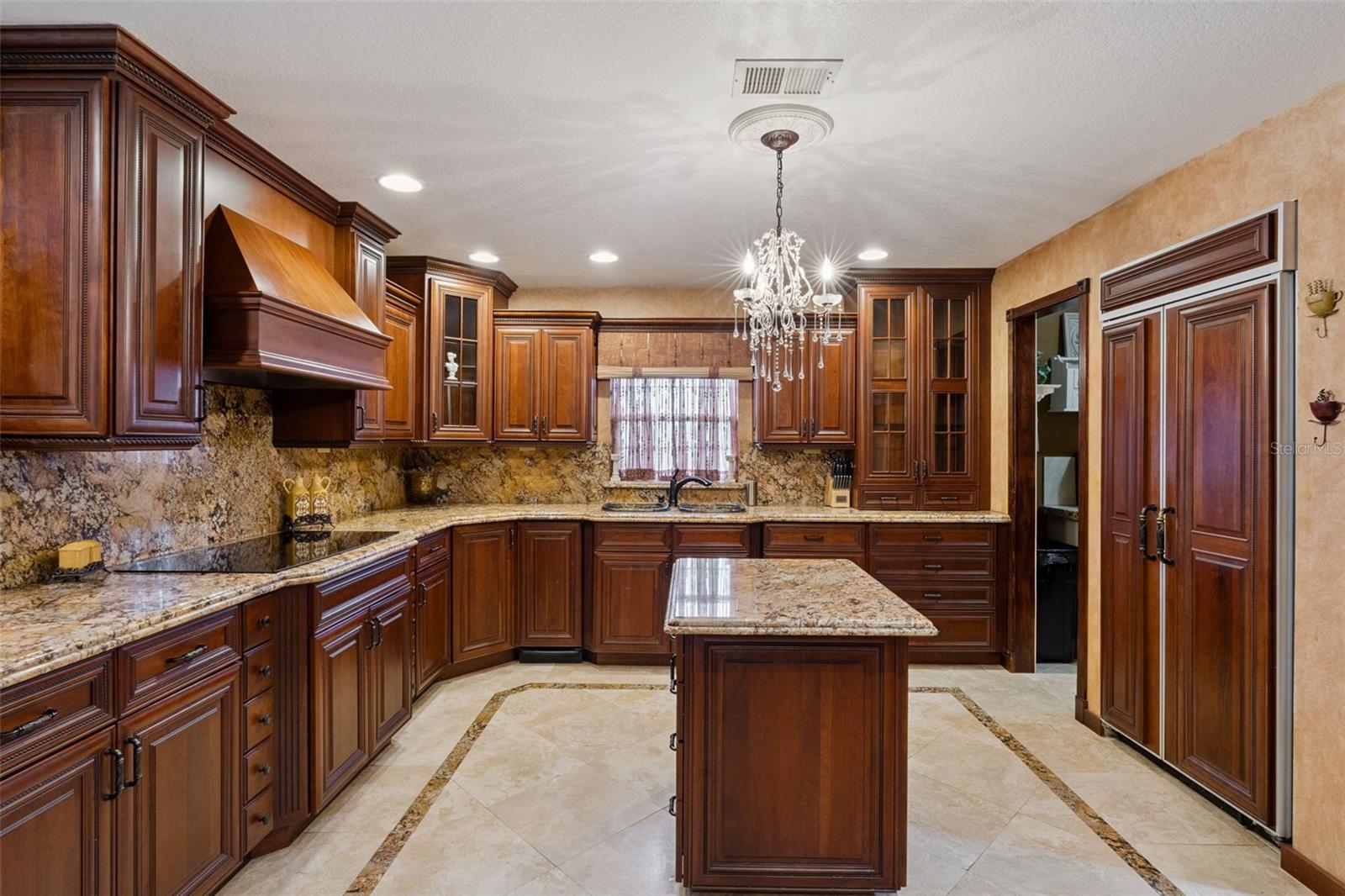 Listing photo id 7 for 1714 Cheryl Lane