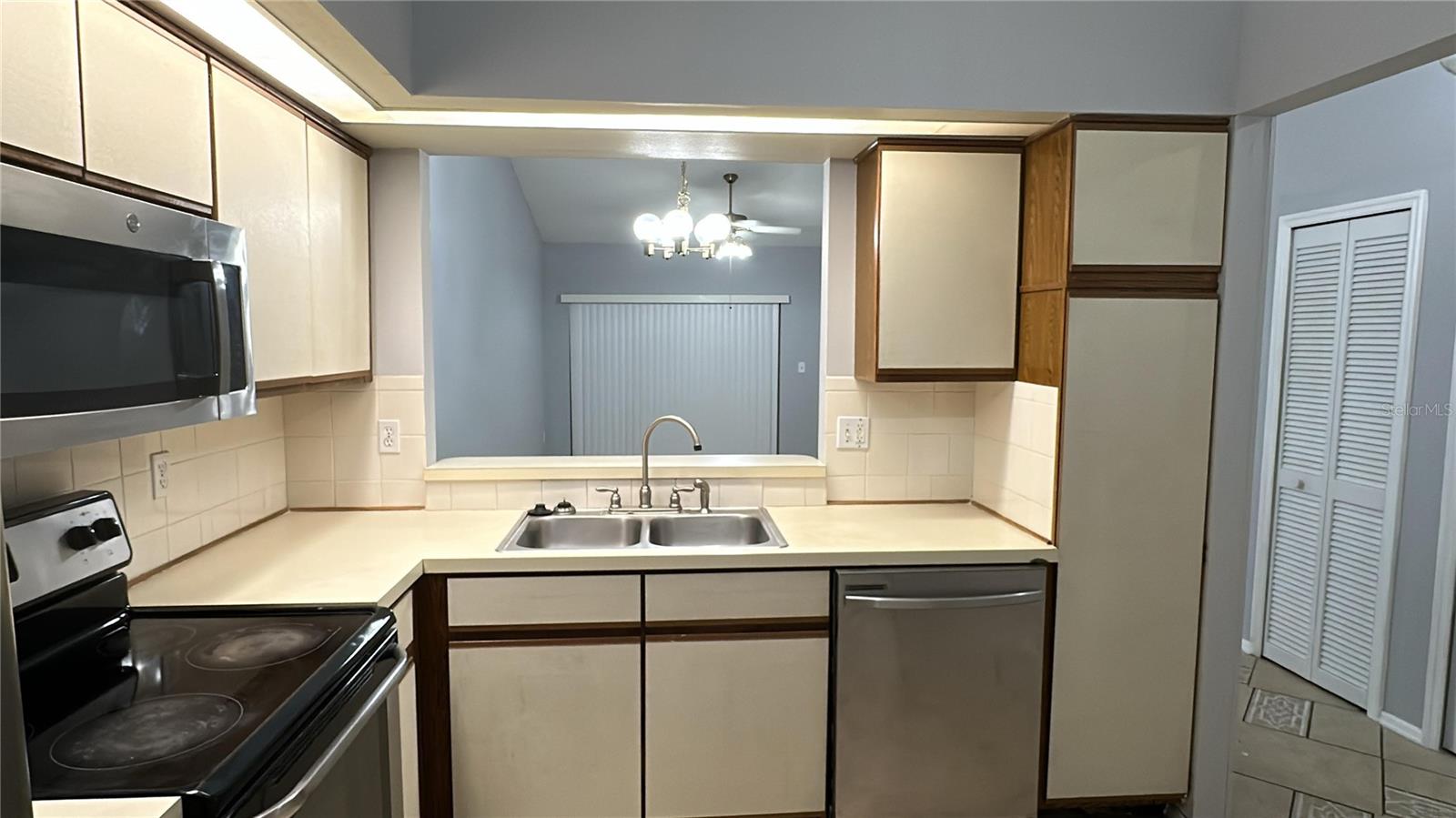 Image 3 of 12 For 1108 Lucaya Circle