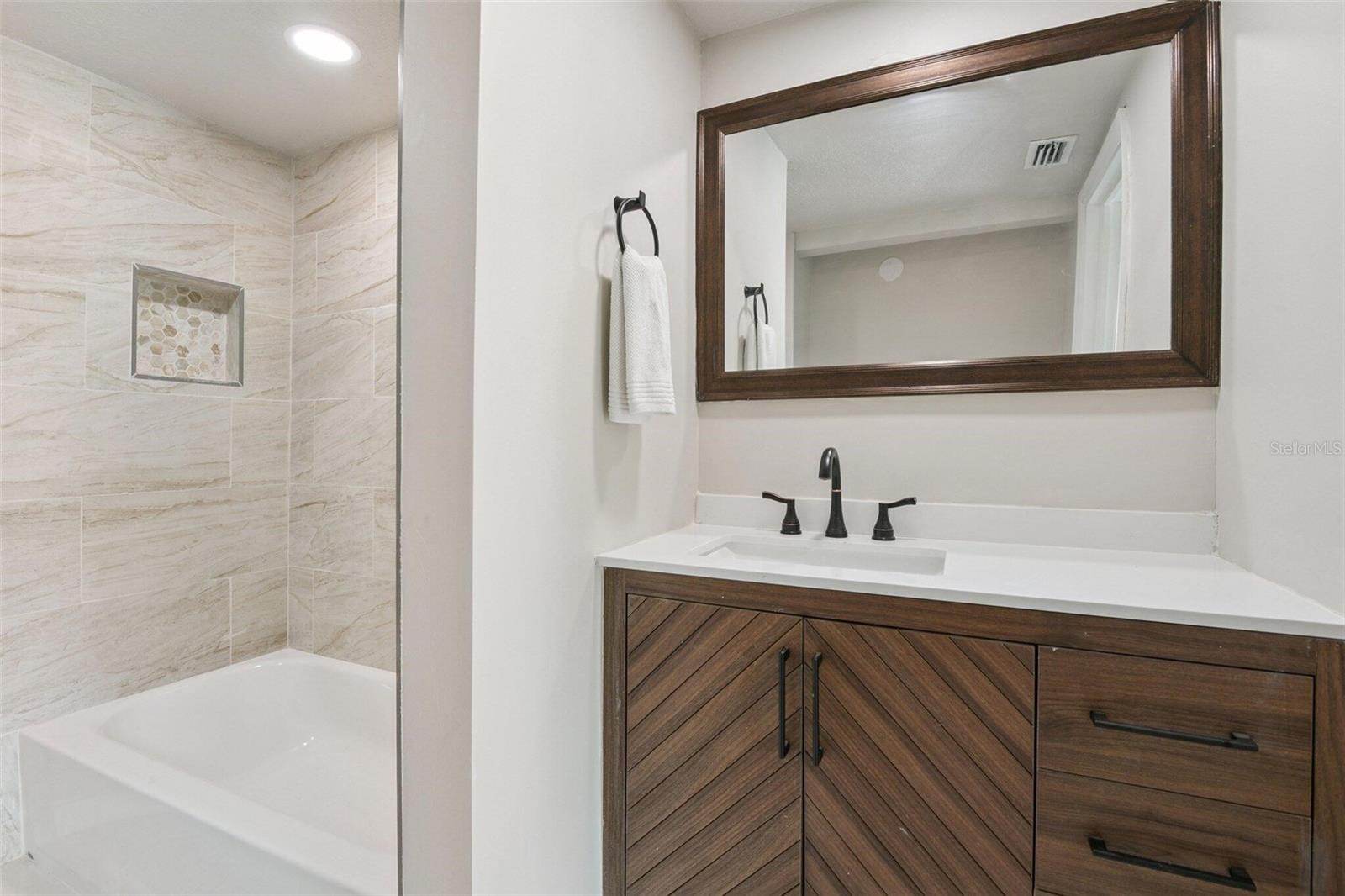 Image 19 of 24 For 6436 92nd Place N 1005