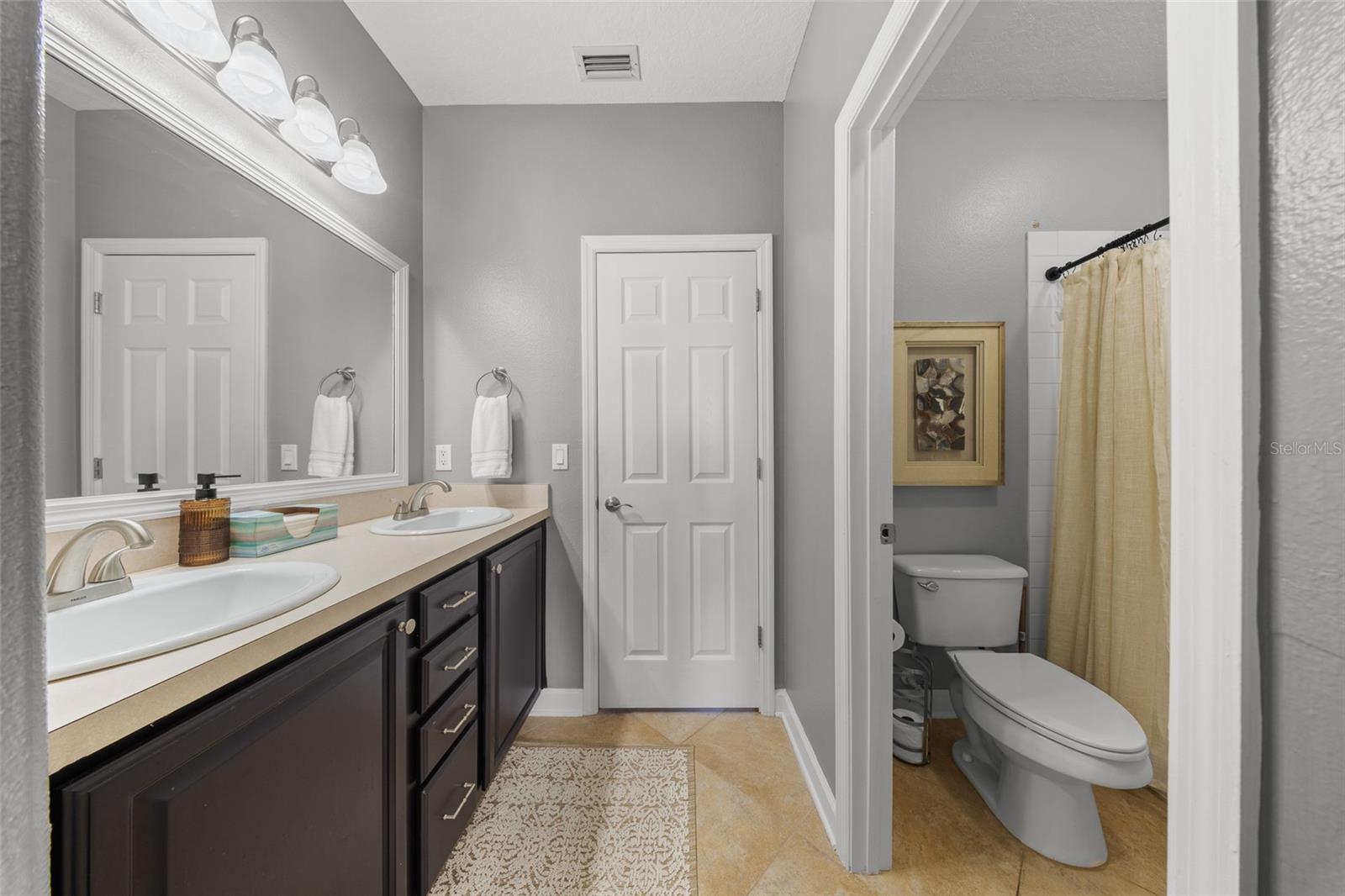 Image 22 of 34 For 440 Lake Lenelle Drive