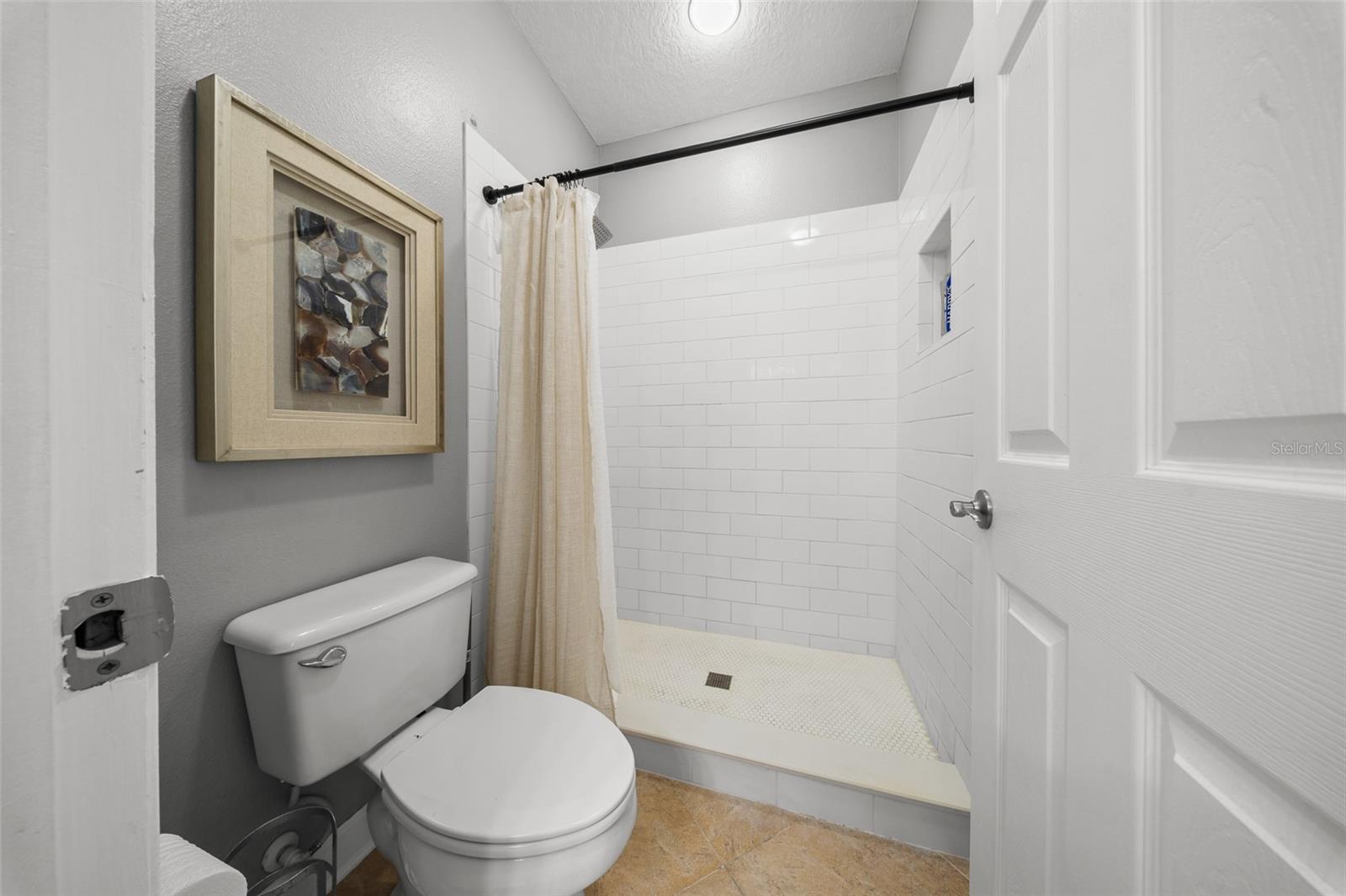 Image 23 of 34 For 440 Lake Lenelle Drive