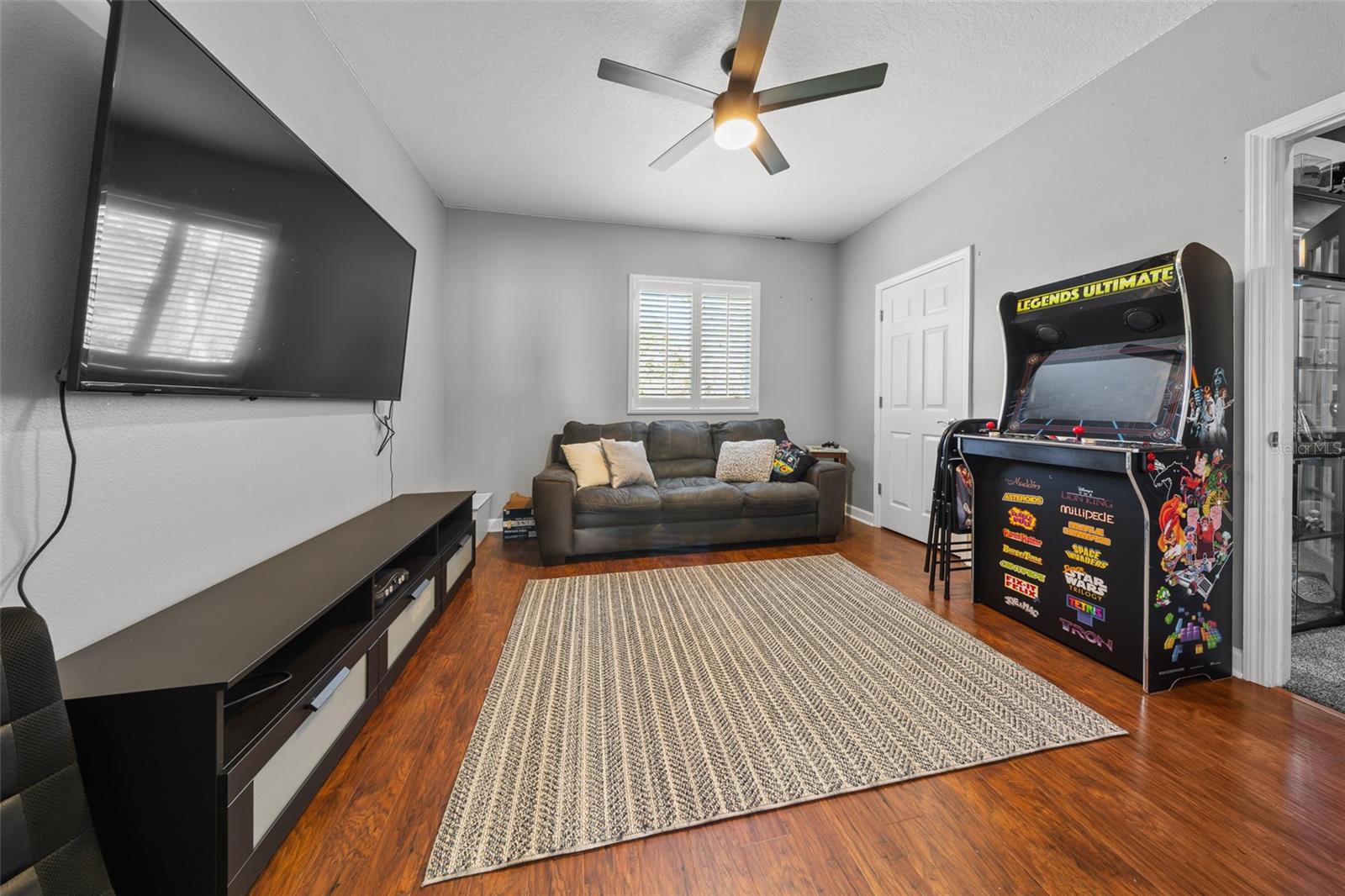 Image 24 of 34 For 440 Lake Lenelle Drive