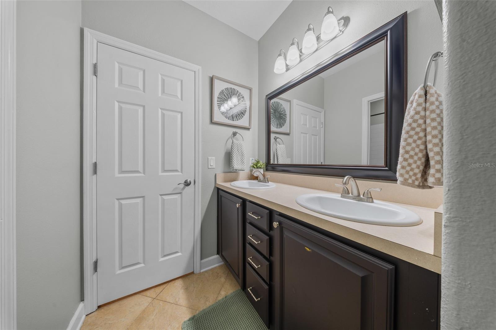 Image 27 of 34 For 440 Lake Lenelle Drive