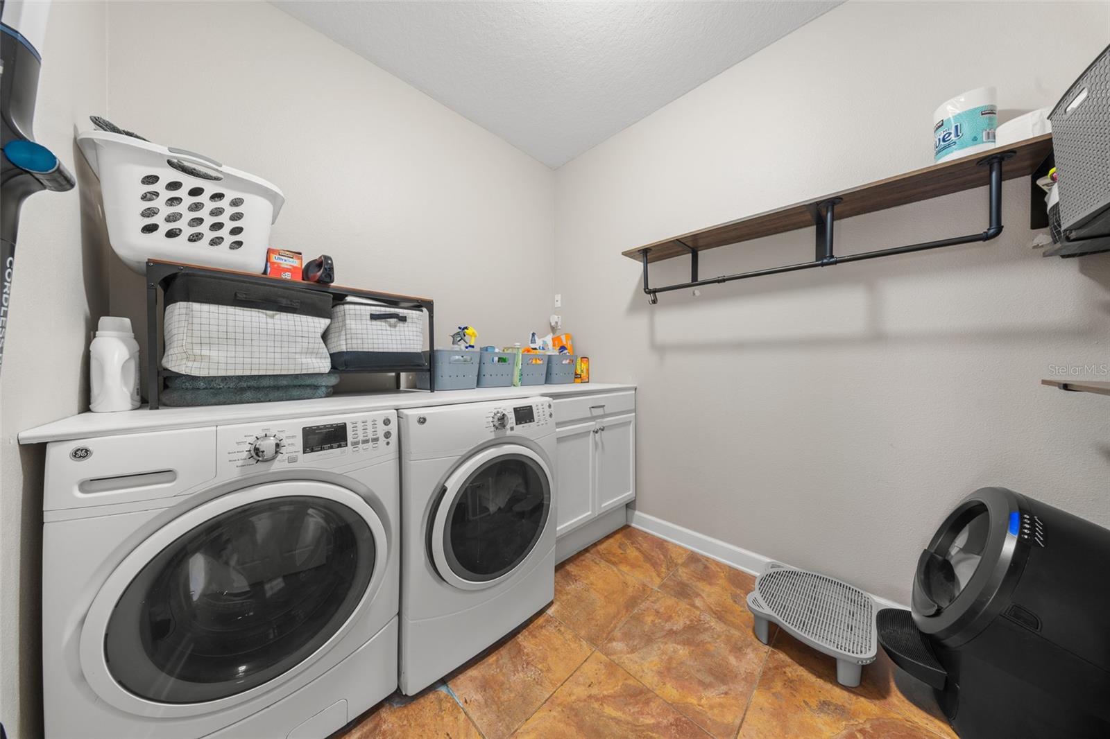 Image 30 of 34 For 440 Lake Lenelle Drive