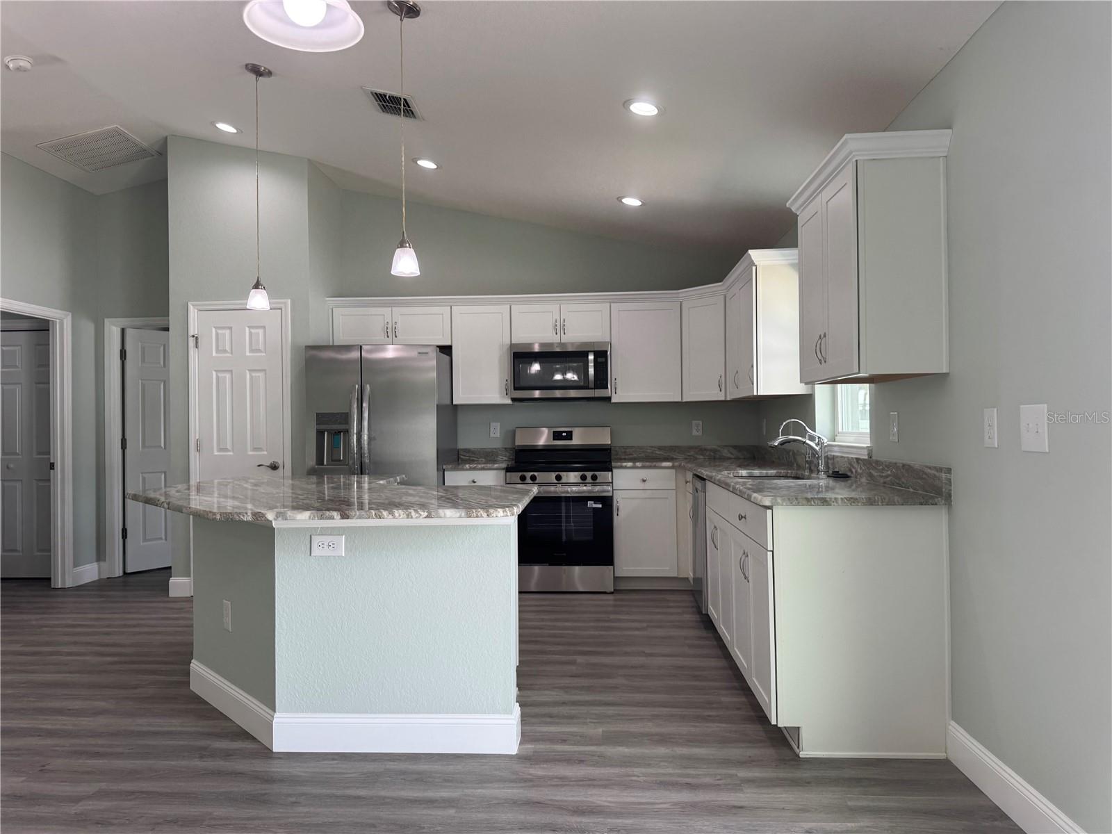 Image 6 of 37 For 13373 111th Lane