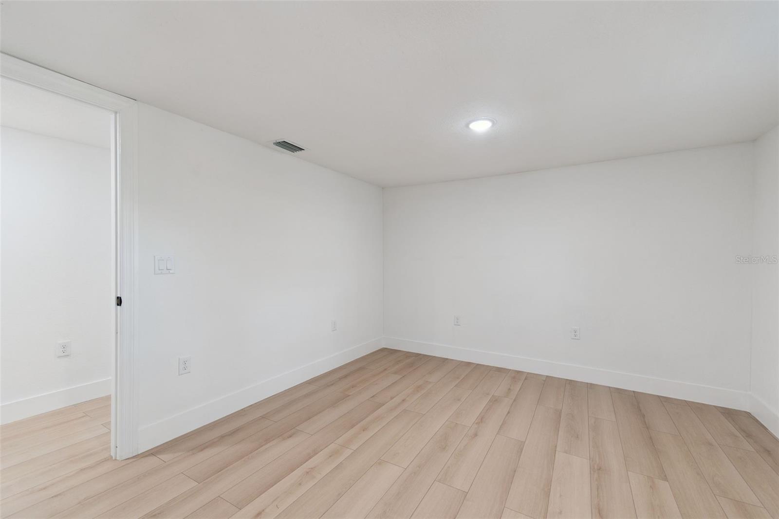 Image 21 of 51 For 232 Noxon Street