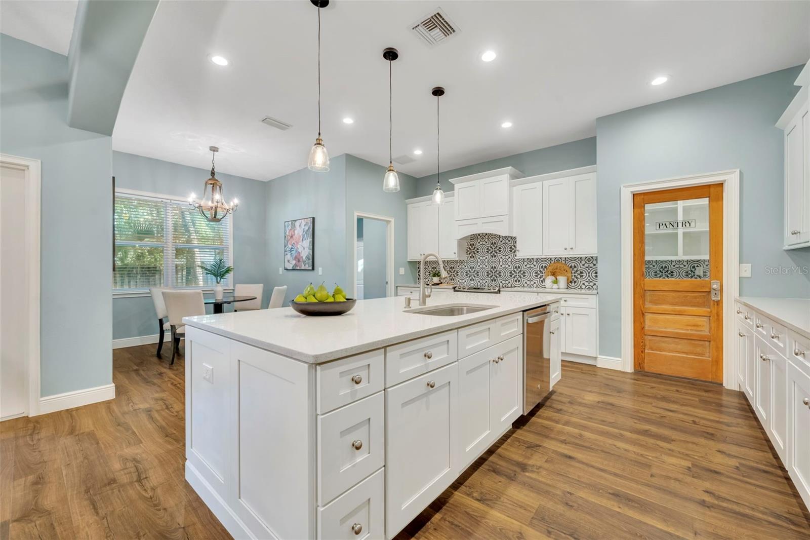 Image 9 of 34 For 613 Bonita Road