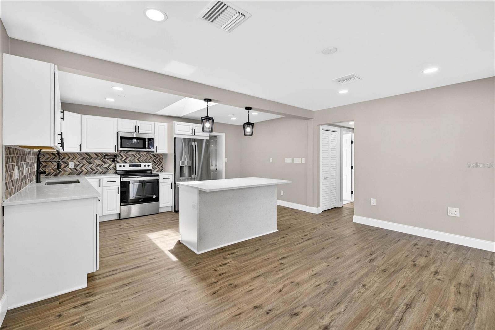 Image 10 of 67 For 3620 Tampa Circle